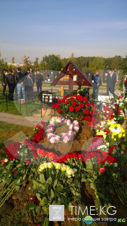 Экс-солистку "Банд'Эрос" Раду Змихновскую похоронили на Троекуровском кладбище