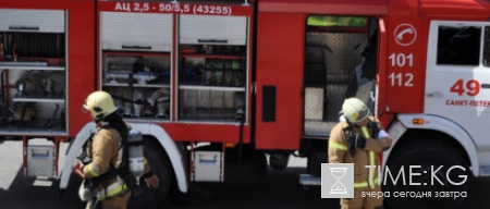 Ночью на Обводном канале полыхал заброшенный склад