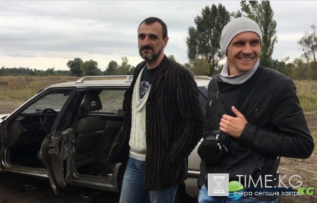 В Киеве повторили ключевую сцену фильма «Припутні» и сожгли машину