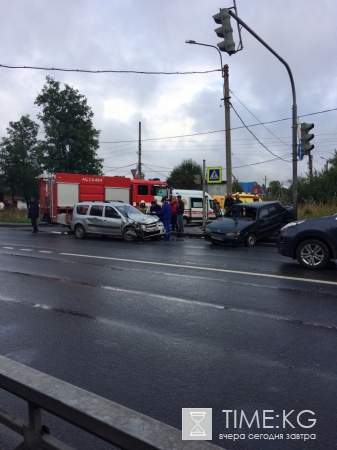 В массовом ДТП на Красносельском шоссе пострадали три женщины