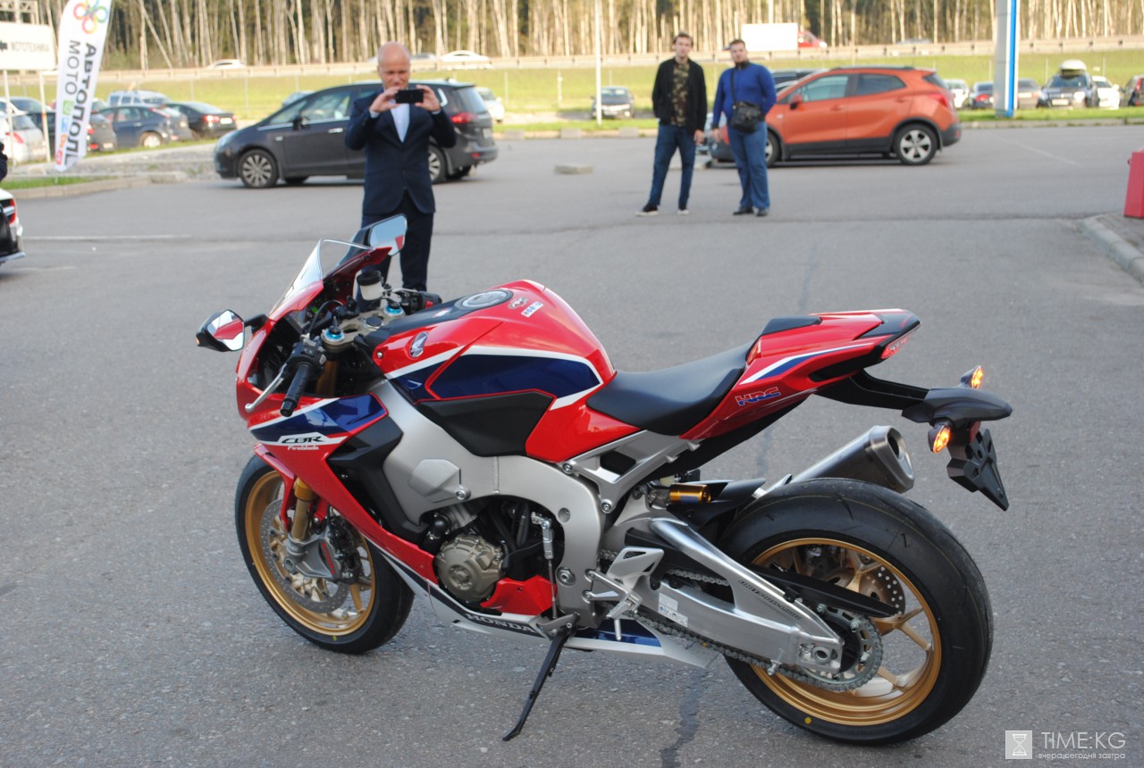В Петербурге презентовали новый спортивный супермотоцикл Honda Fireblade SP