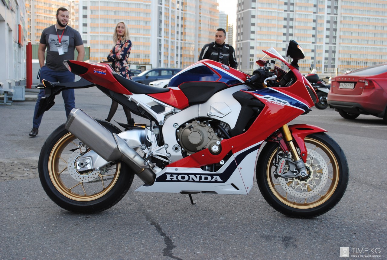 В Петербурге презентовали новый спортивный супермотоцикл Honda Fireblade SP