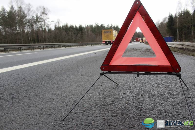 В Рыбинске в тройном ДТП столкнулись ВАЗ, Renault и BMW
