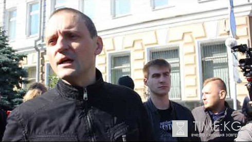 В Сети появилось видео задержания оппозиционера Сергея Удальцова во время акции в центре Москвы В Сети появилось видео задержания оппозиционера Сергея Удальцова во время акции в центре Москвы