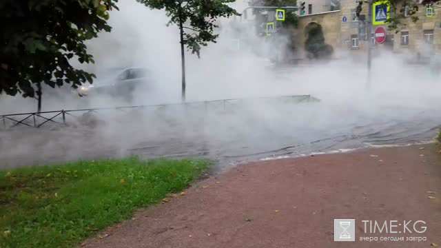 Залило кипятком: в Сети появилось видео затопления улицы Академика Шиманского Залило кипятком: в Сети появилось видео затопления улицы Академика Шиманского