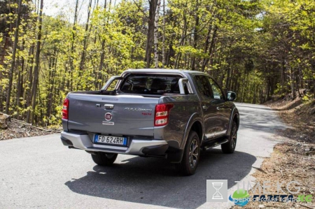 Дилеры в России ежемесячно реализовывают свыше 40 пикапов Fiat Fullback