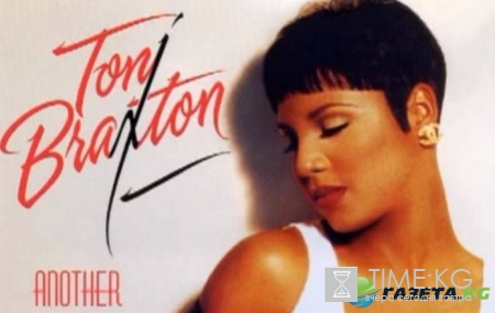 Исполнительница Тони Брекстон празднует 50-летие