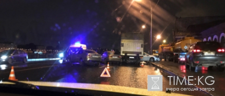 На Октябрьской набережной произошло массовое ДТП