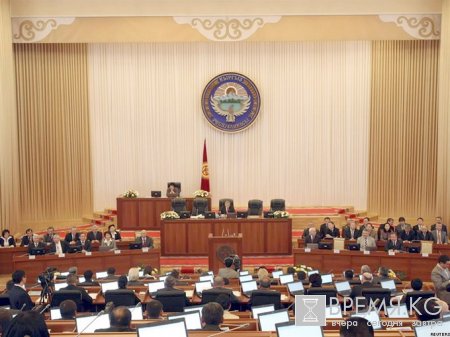 Противоречия между депутатами достигли апогея. Во время заседания парламента подрались депутаты фракции «Ата-Журт» и «Республика». Противоречия между депутатами достигли апогея. Во время заседания парламента подрались депутаты фракции «Ата-Журт» и «Республика».