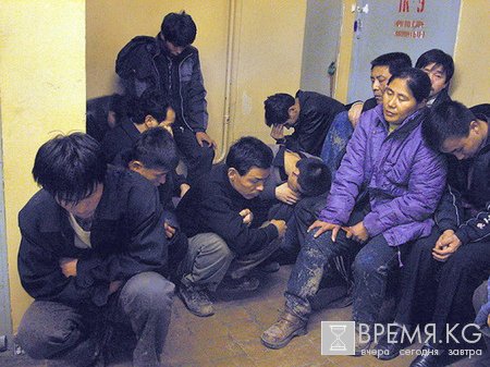 За неполных три месяца за кордоном исчезло более 80 мигрантов из КР. Кыргызстанцы все чаще становятся жертвами торговцев людьми. За неполных три месяца за кордоном исчезло более 80 мигрантов из КР. Кыргызстанцы все чаще становятся жертвами торговцев людьми.