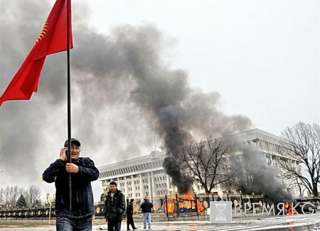 У Кыргызстана вскоре могут появиться новые флаг и гимн. В парламенте создана комиссия по изменению государственной символики.