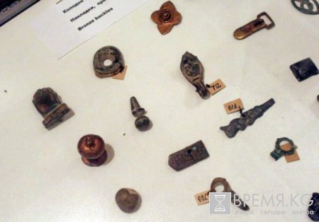 Туристические фирмы, предлагая иностранцам однодневные туры, часто сталкиваются с просьбой показать исторические места. Туристические фирмы, предлагая иностранцам однодневные туры, часто сталкиваются с просьбой показать исторические места.