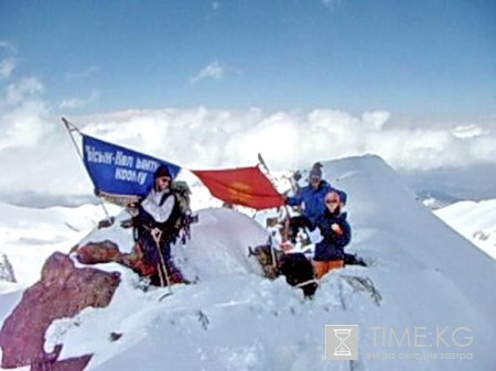 Горная вершина превратилась в обелиск. Горная вершина превратилась в обелиск.