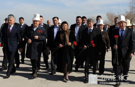 Президент приняла участие в митинге-реквиеме в мемориальном комплексе «Ата-Бейит»