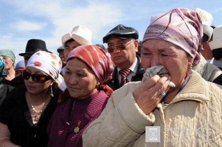 Президент приняла участие в митинге-реквиеме в мемориальном комплексе «Ата-Бейит»