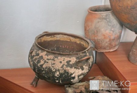 В одном из кабинетов Гуманитарного факультета КРСУ бережно собраны удивительные вещи. В одном из кабинетов Гуманитарного факультета КРСУ бережно собраны удивительные вещи.