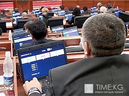 Заявление 10-ти депутатов о вхождении в коалицию может претендовать всего лишь на попытку морально поддержать правящую власть. Заявление 10-ти депутатов о вхождении в коалицию может претендовать всего лишь на попытку морально поддержать правящую власть.