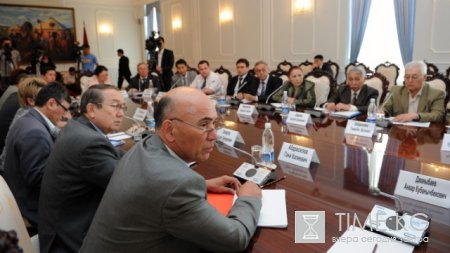 Роза Отунбаева провела рабочее совещание с председателями ОНС государственных органов республики Роза Отунбаева провела рабочее совещание с председателями ОНС государственных органов республики