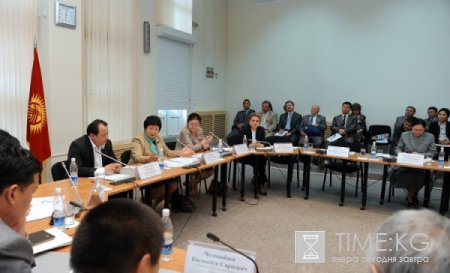Президент Р.Отунбаева предложила приглашать на заседания ОНС при Минздраве аспирантов и соискателей Президент Р.Отунбаева предложила приглашать на заседания ОНС при Минздраве аспирантов и соискателей