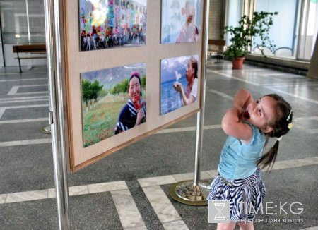 Фотовыставка Владислава Ушакова собрала в зале КРСУ его сотрудников, Фотовыставка Владислава Ушакова собрала в зале КРСУ его сотрудников,