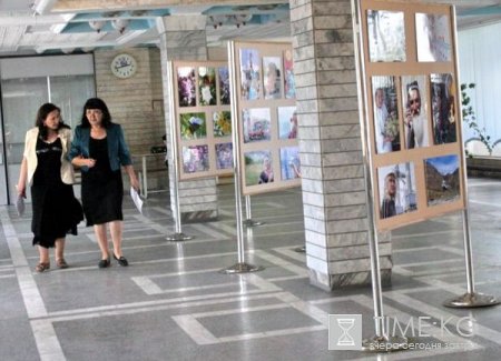 Фотовыставка Владислава Ушакова собрала в зале КРСУ его сотрудников, Фотовыставка Владислава Ушакова собрала в зале КРСУ его сотрудников,