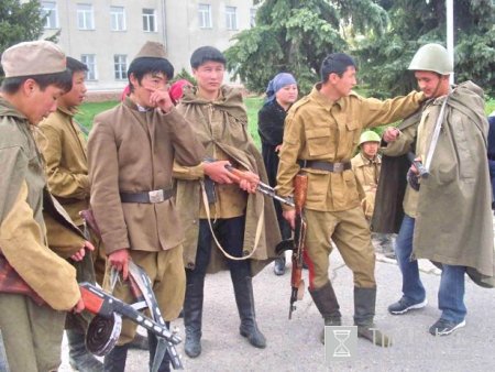 В Караколе завершился парад в честь 66-ой годовщины победы Великой Отечественной войны