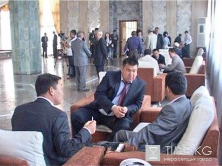 Парламент Кыргызстана одобрил закон «О выборах Президента Кыргызстана и депутатов Жогорку Кенеша» Парламент Кыргызстана одобрил закон «О выборах Президента Кыргызстана и депутатов Жогорку Кенеша»