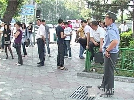 Телефонные террористы продолжают создавать проблемы. Телефонные террористы продолжают создавать проблемы.