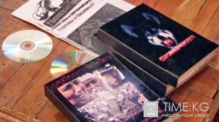 Жители Оша демонстративно сожгли книгу «Час шакала: философия жестокости». Жители Оша демонстративно сожгли книгу «Час шакала: философия жестокости».