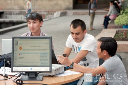 Перед зданием "Кыргызтелекома прошел internet open air Перед зданием "Кыргызтелекома прошел internet open air