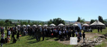 Президент Роза Отунбаева приняла участие в торжественных мероприятиях, посвященных 90-летию средней школы им.Б.Юнусалиева