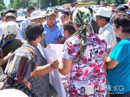 Жители села Боз Булун, требуя наказания убийц в погонах, вышли на митинг