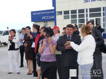 В Кыргызстане в международном аэропорту "Иссык-Куль" приземлился первый рейсовый самолет из Казахстана В Кыргызстане в международном аэропорту "Иссык-Куль" приземлился первый рейсовый самолет из Казахстана