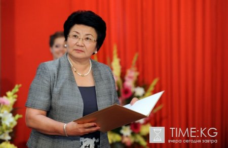 Президент Роза Отунбаева вручила “Золотые сертификаты” лучшим выпускникам республики