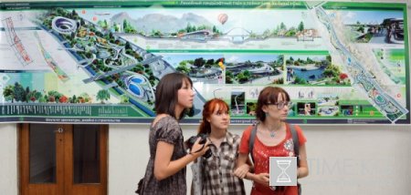 Президент Роза Отунбаева приняла участие в открытии выставки «Город Ош. Предчувствие будущего» Президент Роза Отунбаева приняла участие в открытии выставки «Город Ош. Предчувствие будущего»