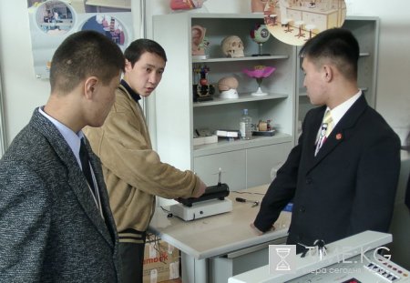 Одной ногой – в социализме, другой – в капитализме. В итоге ни там, ни тут Одной ногой – в социализме, другой – в капитализме. В итоге ни там, ни тут
