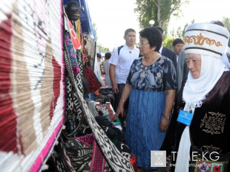 Президент Роза Отунбаева приняла участие в церемонии открытия VI международного фестиваля «Оймо-2011» Президент Роза Отунбаева приняла участие в церемонии открытия VI международного фестиваля «Оймо-2011»