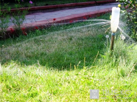 "Новейшее" поливочное устройство заработало возле облгосадминистрации в Караколе "Новейшее" поливочное устройство заработало возле облгосадминистрации в Караколе