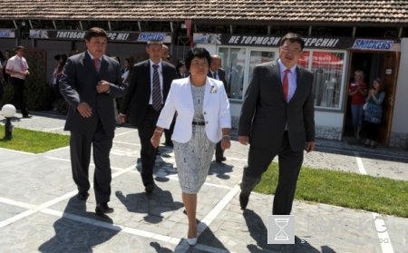 Президент Роза Отунбаева приняла участие в открытии республиканских соревнований по плаванию на Кубок Президента КР Президент Роза Отунбаева приняла участие в открытии республиканских соревнований по плаванию на Кубок Президента КР