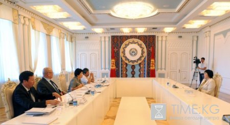 Президент Роза Отунбаева провела собеседования с кандидатами на должности судей Конституционной палаты и Верховного Суда Президент Роза Отунбаева провела собеседования с кандидатами на должности судей Конституционной палаты и Верховного Суда