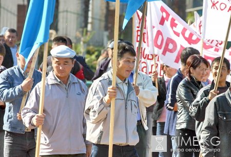 За последние полгода в Кыргызстане прошли свыше 700 митингов и пикетов. За последние полгода в Кыргызстане прошли свыше 700 митингов и пикетов.