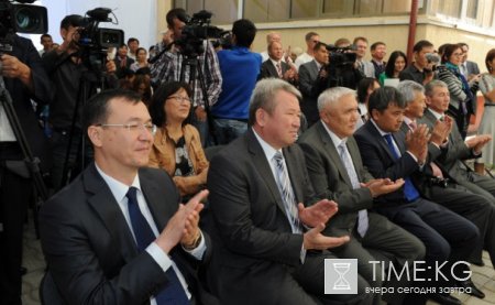 Президент Роза Отунбаева приняла участие в первом интерактивном уроке мира Президент Роза Отунбаева приняла участие в первом интерактивном уроке мира