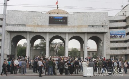 В Бишкеке открыли памятник писателю Чингизу Айтматову В Бишкеке открыли памятник писателю Чингизу Айтматову