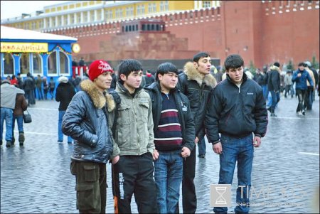 Все больше кыргызстанцев предпочитают российский паспорт