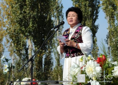 В Ошской области прошло торжественное мероприятие, посвященное 100-летнему юбилею Уркуи Салиевой В Ошской области прошло торжественное мероприятие, посвященное 100-летнему юбилею Уркуи Салиевой