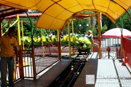 Праздник в парке «Фламинго» Праздник в парке «Фламинго»