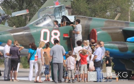 На российской авиабазе отметили 100-летний юбилей ВВС На российской авиабазе отметили 100-летний юбилей ВВС
