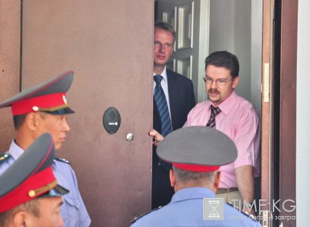 На бросавших камни в белорусское посольство возбуждено уголовное дело На бросавших камни в белорусское посольство возбуждено уголовное дело
