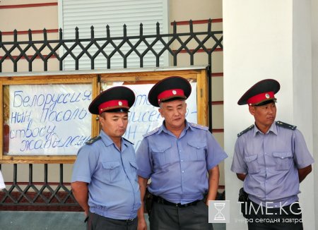 На бросавших камни в белорусское посольство возбуждено уголовное дело