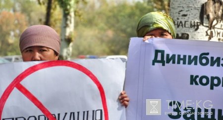 Митингующие у посольства США требуют наказать создателей фильма Митингующие у посольства США требуют наказать создателей фильма